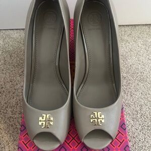 Tory Burch Jolie Wedge 85 mm French Gray Size 8.5